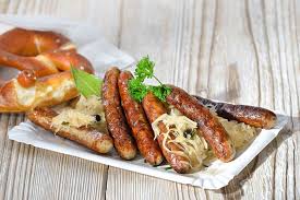 Join us for an early lunch in nuremberg, germany as we eat nürnberger rostbratwurst (nuremberg sausage) unique to this bavarian city in the heart of the old. Nurnberger Rostbratwurst