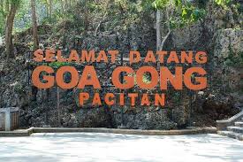 Monumen jendral sudirman berada di desa pakis baru kecamatan nawangan kabupaten pacitan. Destinasi Wisata Monumen Jenderal Sudirman