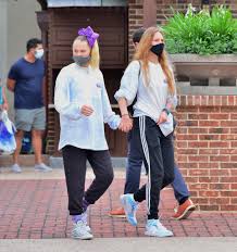 Jojo siwa net worth, dance moms, tour. Jojo Siwa Loves Disney World Outing Along With Girlfriend Kylie Prew Sonic Pk Tv