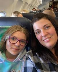 When your flight is delayed an hour you fake smile for selfies. #flying  #delay #cryingkids #notmine #stuckinthistube #upupandaway #wheelsup #letsgo