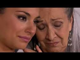 Maricruz vive junto a su abuelo y su hermana en un pequeñó jacal. Corazon Indomable Capitulos Completos 100