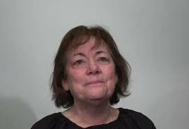 Relooking : Divorcée après 44 ans de mariage, elle se refait une incroyable  beauté