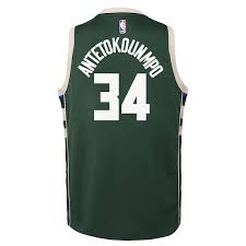 Giannis antetokounmpo verletzt sich beim spiel gegen die hawks. Giannis Antetokounmpo Milwaukee Bucks Trikots Giannis Antetokounmpo Bucks Basketballtrikots Www Nbastore Eu