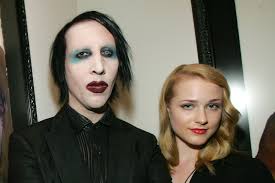 I have fantasies every day about smashing her skull in with a sledgehammer, manson was quoted saying in an interview with spin. Marilyn Manson I Dreamed About Smashing Evan Rachel Wood S Skull