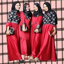 Ladies dapat menggunakan kain songket untuk dikombinasikan dengan warna merah maroon. Gamis Dewasa Kombinasi Nusagates