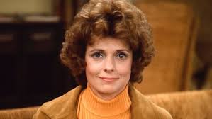 In Memoriam: Remembering the Sitcom Stars We Lost in 2022