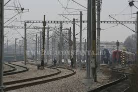 Aplicatia sustine in totalitate mersul trenurilor, o baza de date. Trenuri Suplimentate De Cfr CÄlÄtori In MinivacanÈa De Ziua NaÈionalÄ
