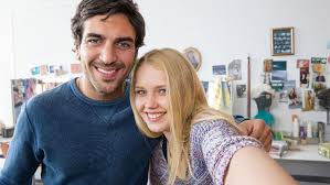 Dazu gehört auch das neue beziehungs­dra­ma mit der ungewöhn­lichen und frischen haupt. Fack Ju Gohte 2 Deutsche Telekom Schickt Familie Heins Zum Casting