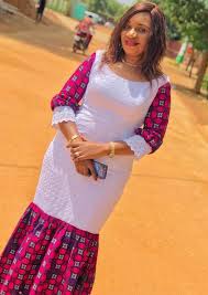 Joli model de longue robe en pagne. Pin By Marie Chimelle Yakan On Wax Chic African Fashion Skirts African Fashion Ankara African Clothing