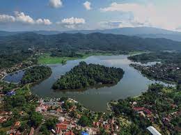 Melihat sunrise, melihat sunset, melihat kawah, berfoto pengelola tempat wisata menetapkan harga tiket masuk berbeda untuk hari kerja dan hari libur, serta memberi perbedaan harga bagi wisatawan. Cerita Dan Mitos Situ Lengkong Panjalu Fatahilaharis