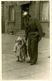 Ipn/sylwester braun/ze zbiorów muzeum powstania warszawskiego. Powstanie Warszawskie Zycie Ludzi W 1944 Roku Metro Warszawa