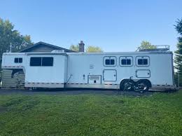 Well, from my experience i think most truthfull rv dealers will tell you that hitch was put there for 2 reasons. 1998 Featherlite 3 Horse Slant Gooseneck Trailer W Living Quarters Horse Trailers For Sale Near Me