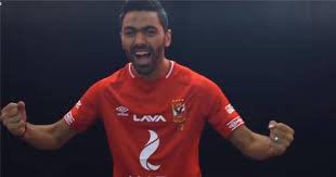 وانضم حسين الشحات إلى صفوف النادي الأهلي من العين الإماراتي في يناير 2019، مقابل 5 ملايين دولار، كأغلى لاعب في تاريخ القلعة الحمراء. Ø¨Ø§Ù„ÙÙŠØ¯ÙŠÙˆ Ø­Ø³ÙŠÙ† Ø§Ù„Ø´Ø­Ø§Øª ÙŠØ³Ø¬Ù„ Ø£ÙˆÙ„ Ø£Ù‡Ø¯Ø§ÙÙ‡ Ø¨Ù‚Ù…ÙŠØµ Ø§Ù„Ø£Ù‡Ù„ÙŠ Ø¶Ø¯ Ø§Ù„Ù…Ù‚Ø§ØµØ© ÙˆÙŠØ±ÙØ¶ Ø§Ù„Ø§Ø­ØªÙØ§Ù„ Ø¨Ø·ÙˆÙ„Ø§Øª