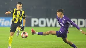 ¡Peñarol imparable! Le ganó 3-0 a Defensor Sporting en el Campeón del Siglo - Imagen principal del artículo