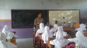 Hal ini menunjukkan bahwa jika guru mengajar dengan banyak ceramah, maka peserta didik akan mengingat hanya 20% karena mereka hanya mendengarkan. Guru Bukan Karyawan Halaman 1 Kompasiana Com