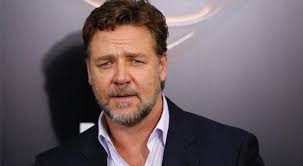 Russell Crowe: Kırmızı halıda ilk yürüdüğümde ayakkabım delikti