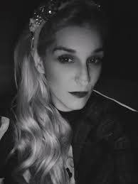 Shannon Hawkes's Instagram, Twitter & Facebook