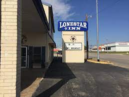 Both business travelers and tourists can enjoy the hotel's facilities and services. Lone Star Inn Updated 2021 Prices Motel Reviews Llano Tx Tripadvisor