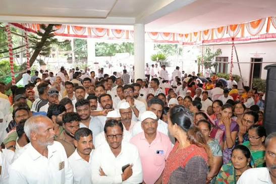जनता दरबारातील गर्दी प्रशासनाला आरसा दाखवणारी!