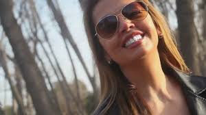 no es tan solo una canción -intérprete:Vale Pavlovic- autor: Abelardo  Guevara (3:53)