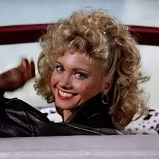 Olivia Newton-John, i momenti in cui è stata un'icona beauty in Grease