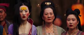 Kobieta o imieniu hua mulan przebrana za mężczyznę zaciąga się do cesarskiej armii, aby pomóc swojemu schorowanemu ojcu. Mulan 2020 Film Trailer Kritik