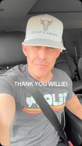 Kelly Darter's Instagram, Twitter & Facebook