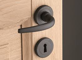 Ensemble Bequille Crosse B 139 Sur Rosace R 4 Photographie En Finition Ardoise Mat Poignee De Porte Poignee De Porte Porcelaine Poignee De Porte Interieure
