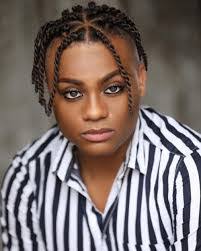 Lola Simon's Instagram, Twitter & Facebook