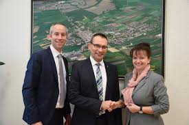 Trust and the best service in private banking. Erste Bank Fuhrungswechsel In Laaer Erste Bank Mistelbach