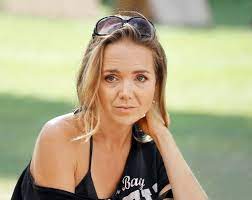 Her mother is a song lyric writer. Striped Vondrackova Chradne Before The Eyes Divorce With Plekancom Made It Destroyed Starenu