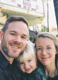 Beautiful pic of Shawn Ashmore with his wife and son! ❤️