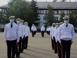 Alți trei elevi din efectivul de 472 sunt acasă în autoizolare. Focar De Covid 19 In Liceul Militar Din Breaza Peste 30 De Elevi InfectaÈi Iar 17 Au Ajuns In Spital Ziarul Incomod