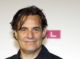 Arjen Lubach met nieuw woord 'fabeltjesfuik' in Dikke Van Dale