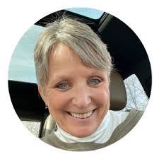 Stacey Cates's Instagram, Twitter & Facebook