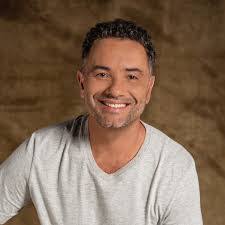 Denys Rosa's Instagram, Twitter & Facebook