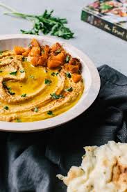 This Roasted Butternut Squash Hummus Is An Autumn Favorite Perfect For Those Cozy Days In With Friends Vegan Dishes Whole Food Recipes Butternut Squash