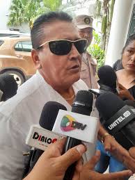 Sin ganas de opinar sobre el tema, el concejal de UCS Denny Guzmán, aseguró  que convocarán a Daza al concejo. Guzmán confirmó que será en una reunión  de bancada del partido, donde