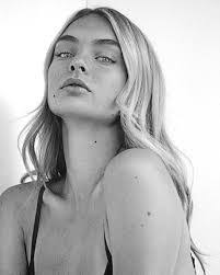 Sarah Greg's Instagram, Twitter & Facebook