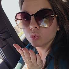 Real talk: how do they do it? Shout out to all the 🔥 moms.