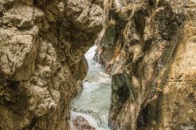 Zwei vermisste nach flutwelle in höllentalklamm. Bergtour Garmisch Hollentalklamm Osterfelderkopf Alpspix