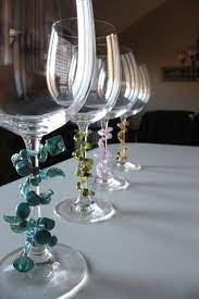 Keeping Up With The Kutters That S A Wrap Diy Wine Charms Decoration Fleur Mariage Verre A Pied Mariage En Bleu