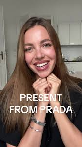 obsessed with it!🥹 #viennagirl #pradaevent #prada #prpackage #unboxing  #microinfluencer #girlythings #contentcreator #contentcreatorvienna