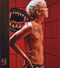 Daesung, gd bigbang, bigbang g dragon, big bang, ringa linga, g dragon fashion, gd & top, ji yong, most beautiful man. 30 Day Bias Challenge G Dragon Day 7 Shirtless K Pop Amino