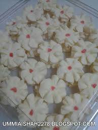1 cawan mentega ½ cawan gula 1 biji telur ½ camca teh garam 1 camca teh esen vanilla 2¼ cawan tepung. Resepi Biskut Bunga Cina Putih Famousresipi Farbuck Com