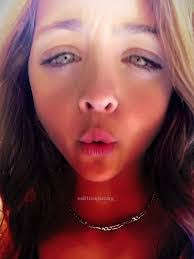 Leah Clemens's Instagram, Twitter & Facebook