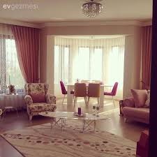 Seden Hanimin Yumusak Tonlarla Yakaladigi Zarif Ve Ic Acici Dekoru Ev Gezmesi Oturma Odasi Tasarimlari Oturma Odasi Fikirleri Ev Dekoru