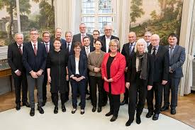 Bienvenue sur le compte officiel du sénat français. Pressestelle Des Senats Senat Und Handelskammer Prasidium Treffen Sich Im Haus Schutting Bildung Innenstadtentwicklung Sowie Gewerbe Und Wohnbau Im Fokus