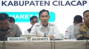 Bupati Cilacap Syamsul Auliya Rachman Kena OTT KPK