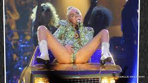 Viimeisimmät twiitit käyttäjältä miley ray cyrus (@mileycyrus). Stars Video Miley Cyrus Halb Nackt Auf Instagram Prosieben